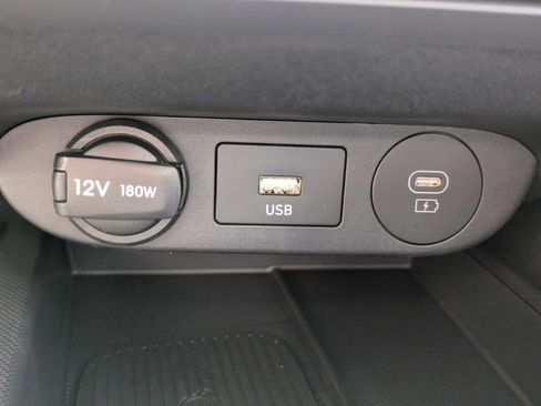 Certified 2025 Hyundai Elantra SEL image 21