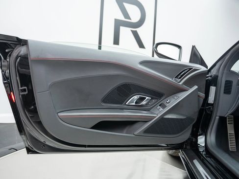 Used 2021 Audi R8 V10 w/ Premium Package RWD image 26