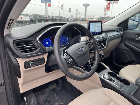 Used 2022 Ford Escape Titanium w/ Class II Trailer Tow Package image 13