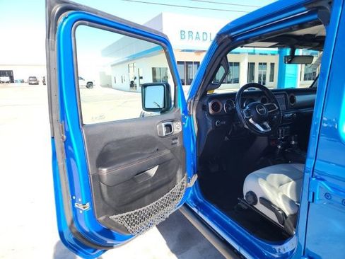 Used 2022 Jeep Gladiator Mojave w/ Cold Weather Group AWD/4WD image 21