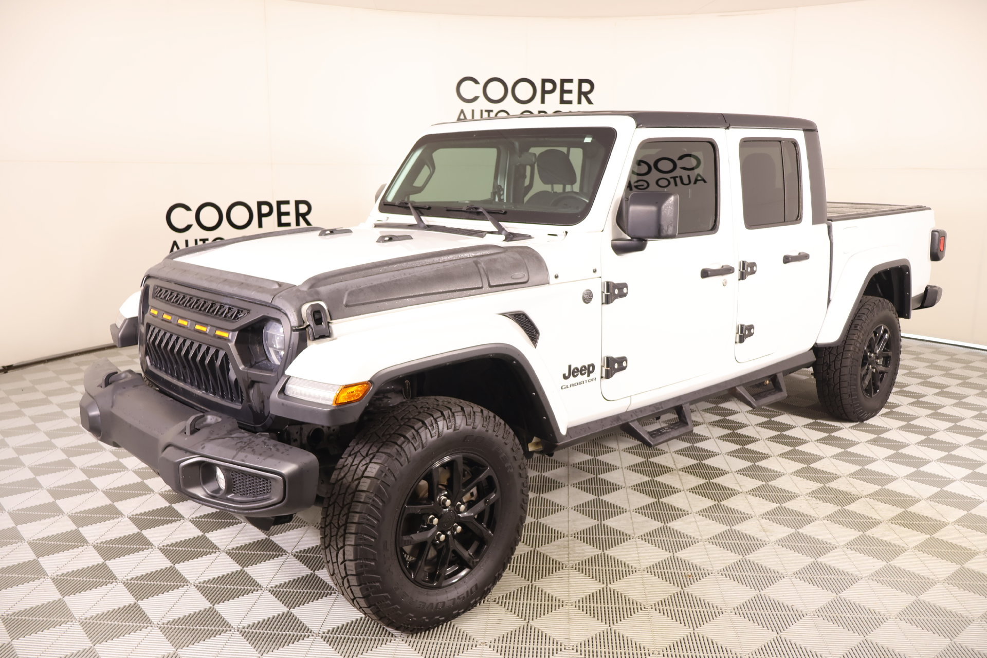Used 2022 Jeep Gladiator Sport AWD/4WD image 9