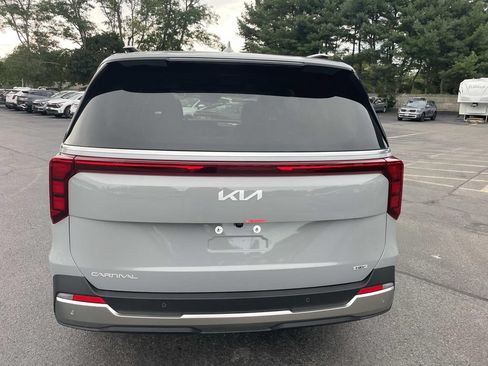 New 2027 Kia Carnival SX FWD image 3