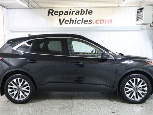 Used 2020 Ford Escape Titanium image 4