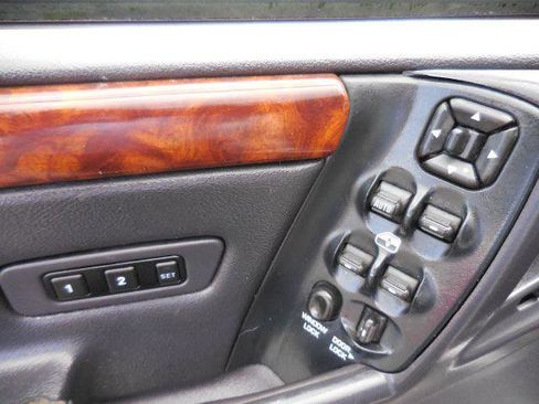 Used 1997 Jeep Grand Cherokee Limited image 23