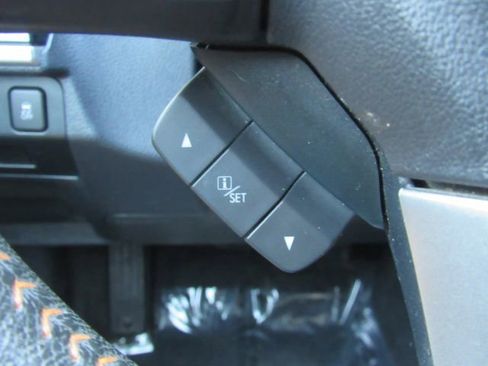 Used 2017 Subaru Crosstrek 2.0i Limited image 37