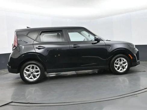 Used 2023 Kia Soul LX w/ LX Technology Package FWD image 4