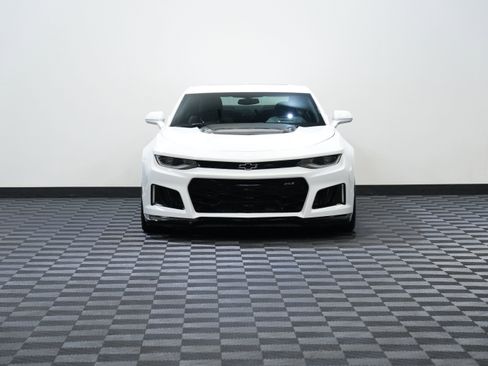 Used 2018 Chevrolet Camaro ZL1 RWD image 4