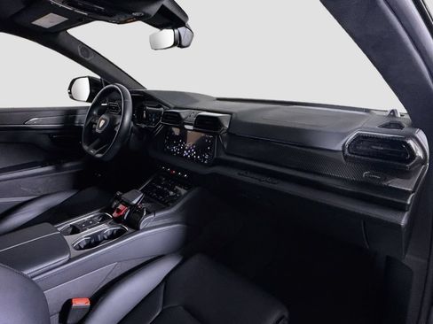 Used 2025 Lamborghini Urus SE AWD/4WD image 15