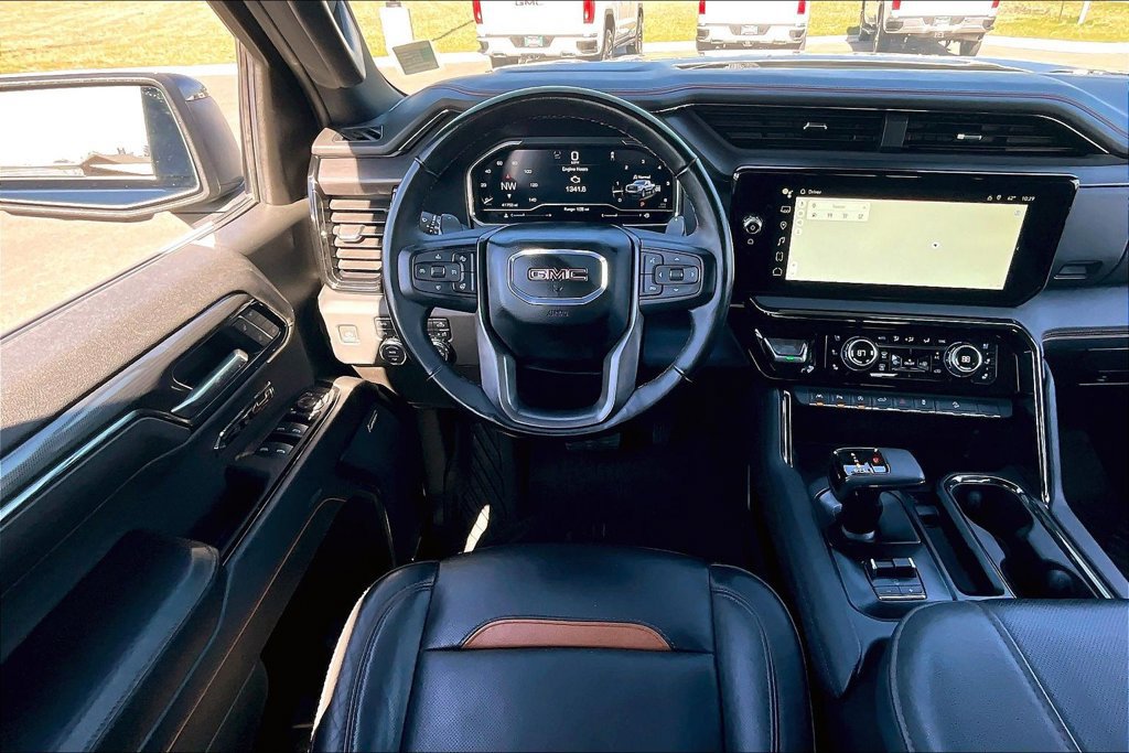 Used 2024 GMC Sierra 1500 AT4 w/ Technology Package AWD/4WD image 5