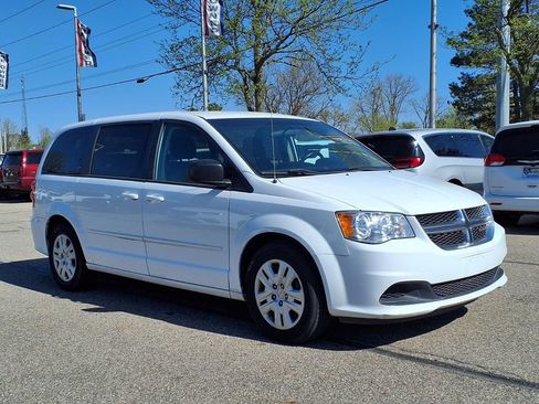 Used 2016 Dodge Grand Caravan SE w/ Quick Order Package 29E SE FWD image 3