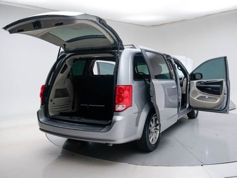 Used 2019 Dodge Grand Caravan SXT FWD image 21