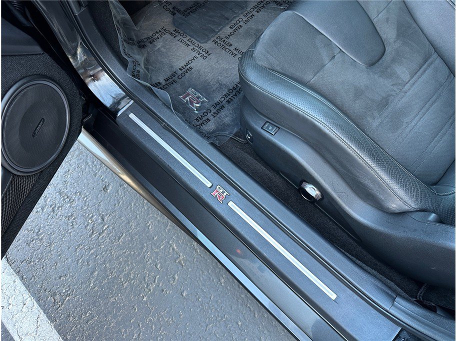 Used 2018 Nissan GT-R Premium AWD/4WD image 46