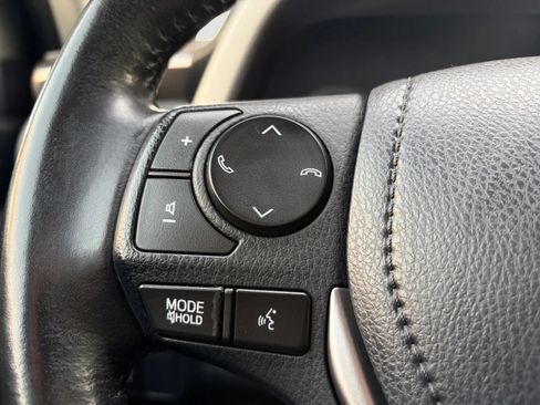 Used 2018 Toyota RAV4 XLE AWD/4WD image 30