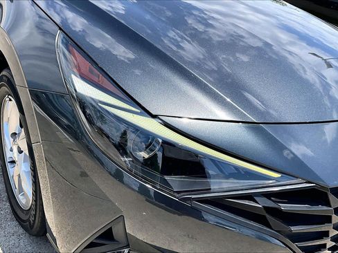 Used 2021 Hyundai Elantra SE FWD image 25