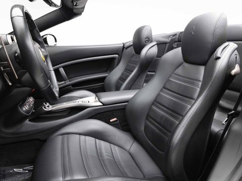Used 2010 Ferrari California RWD image 8