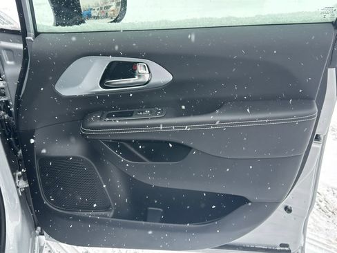 New 2026 Chrysler Pacifica Limited image 20