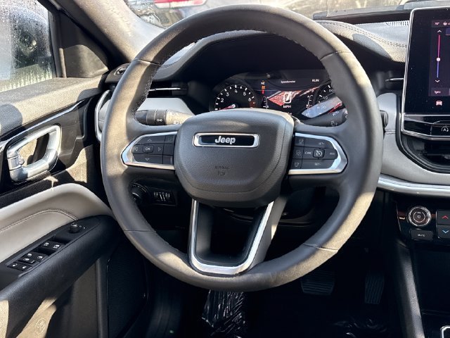 Used 2025 Jeep Compass Limited AWD/4WD image 9