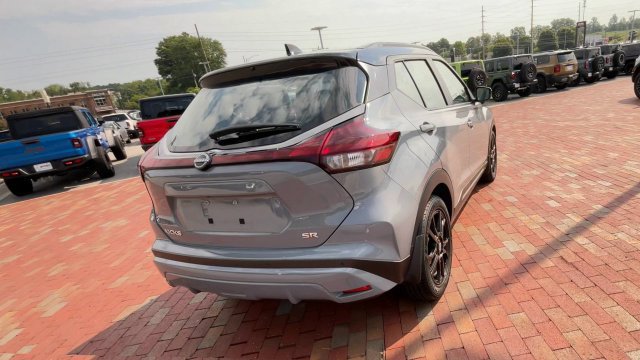 Used 2023 Nissan Kicks SR w/ SR Premium Package FWD image 9