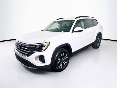 Used 2024 Volkswagen Atlas SE image 3