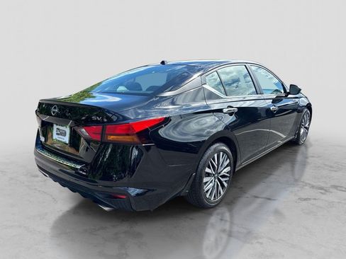 Used 2023 Nissan Altima 2.5 SV w/ SV Premium Package FWD image 5