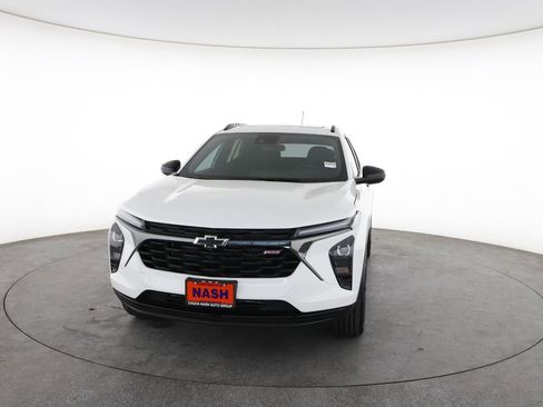 Used 2025 Chevrolet Trax RS w/ Sunroof Package image 4