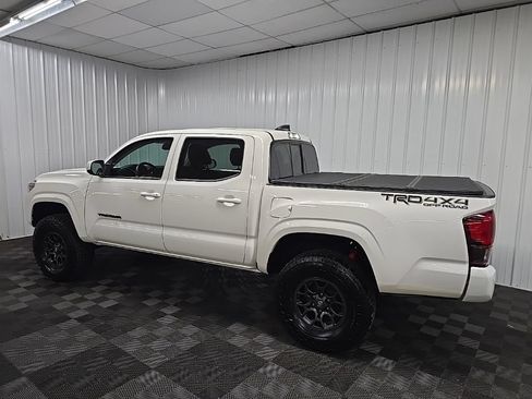 Used 2022 Toyota Tacoma SR AWD/4WD image 4