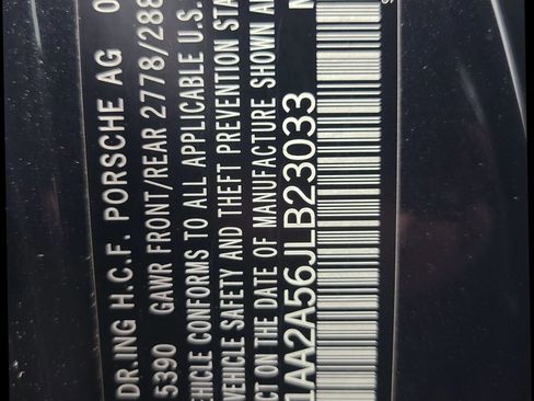 Used 2018 Porsche Macan w/ Premium Package image 3