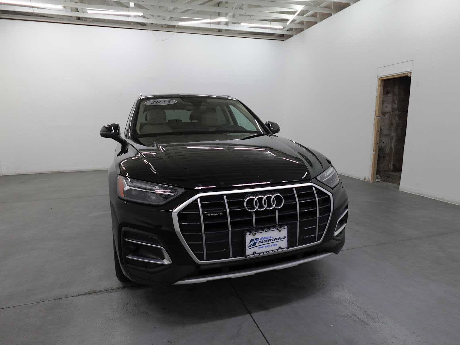 Used 2023 Audi Q5 2.0T Premium w/ Convenience Package AWD/4WD image 3
