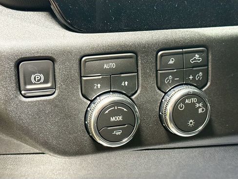 New 2026 GMC Sierra 1500 SLE w/ Preferred Package image 10