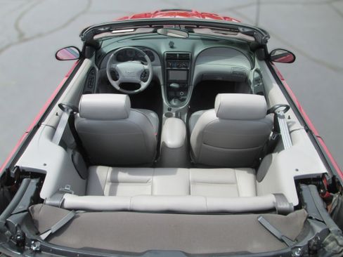 Used 2004 Ford Mustang Premium image 10