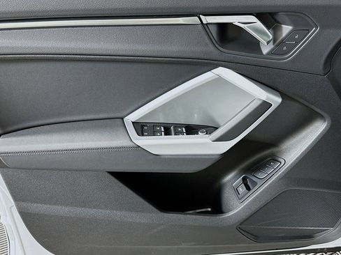 Used 2025 Audi Q3 2.0T Premium w/ Convenience Package image 21