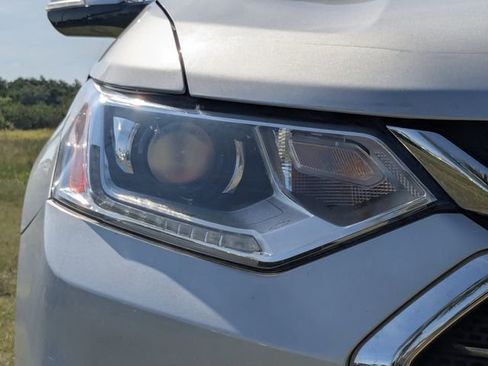 Used 2020 Chevrolet Traverse LT FWD image 11