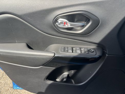 Used 2023 Jeep Cherokee Altitude Lux image 9