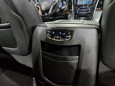 Used 2019 Cadillac Escalade ESV Luxury RWD image 23
