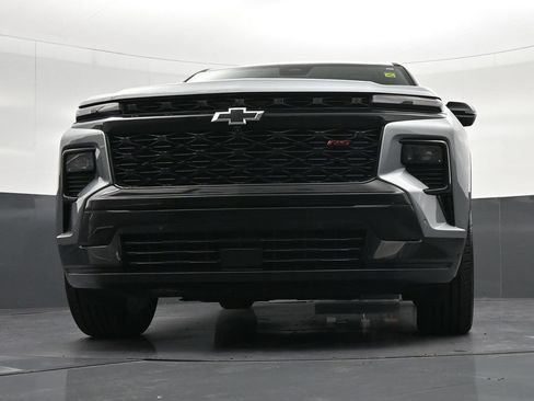 Used 2024 Chevrolet Traverse RS FWD image 32