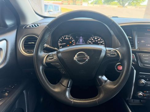 Used 2017 Nissan Pathfinder SV FWD image 10