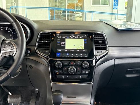 Used 2019 Jeep Grand Cherokee Altitude RWD image 17