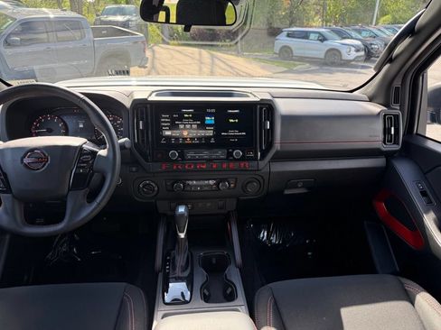 Used 2025 Nissan Frontier PRO-4X AWD/4WD image 15