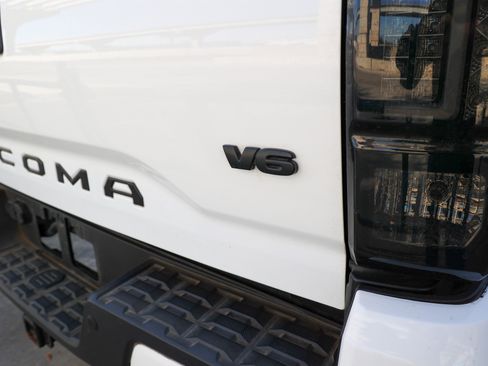 Used 2020 Toyota Tacoma TRD Off-Road w/ Advanced Technology Package image 13