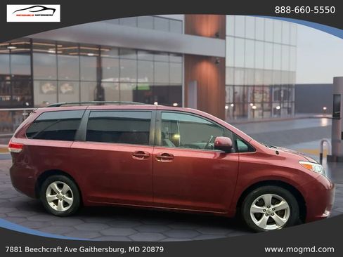 Used 2012 Toyota Sienna LE image 6