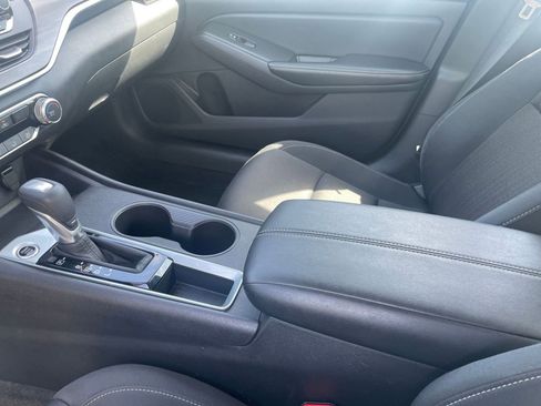 Used 2025 Nissan Altima 2.5 SV image 41