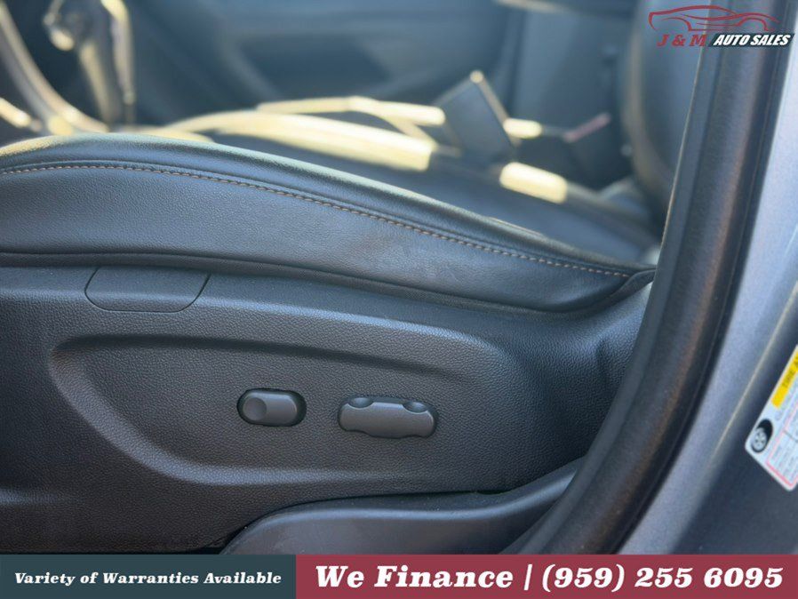 Used 2020 Chevrolet Trax LT w/ LT Convenience Package AWD/4WD image 22