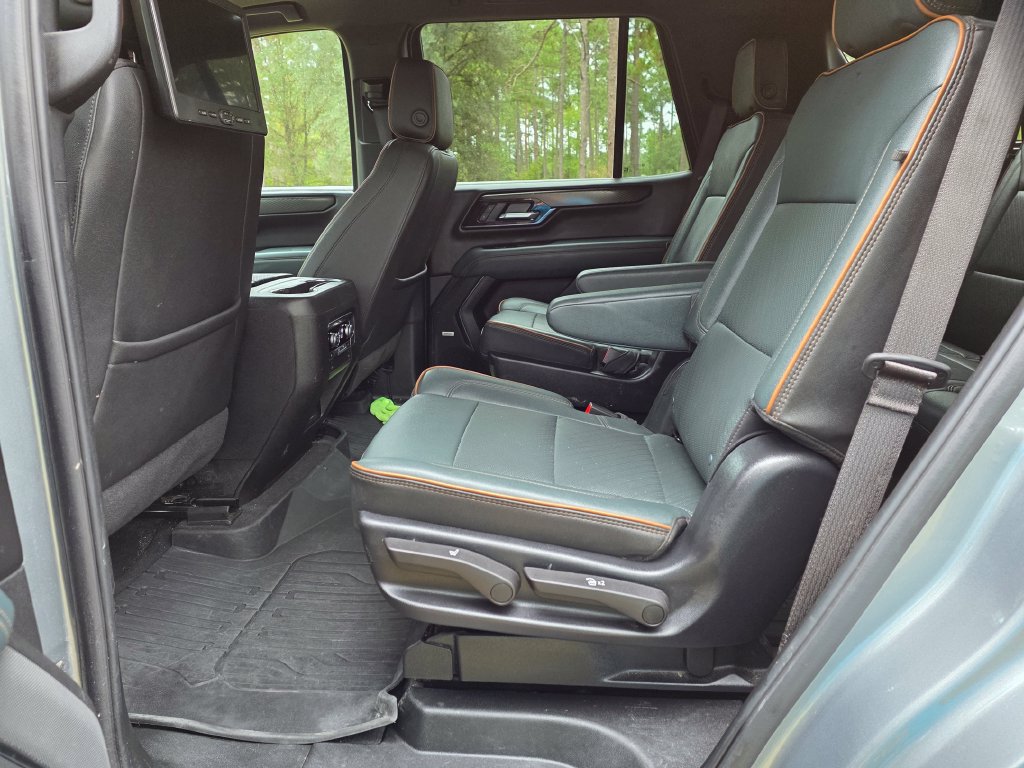 Used 2025 GMC Yukon AT4 AWD/4WD image 17