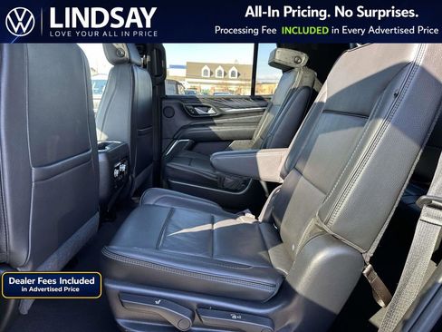 Used 2021 GMC Yukon Denali w/ Advanced Technology Package AWD/4WD image 16