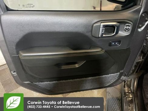 Used 2025 Jeep Gladiator Sport image 10