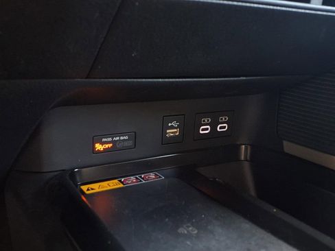 Certified 2025 Toyota Camry SE image 11