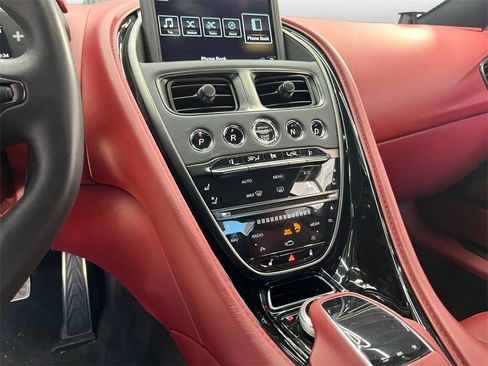 Used 2020 Aston Martin DB11 AMR image 11