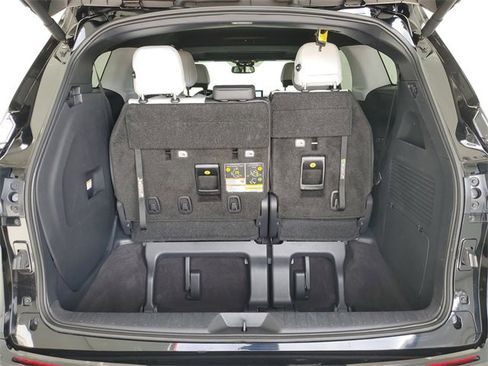 Used 2025 Toyota Sienna XSE image 11