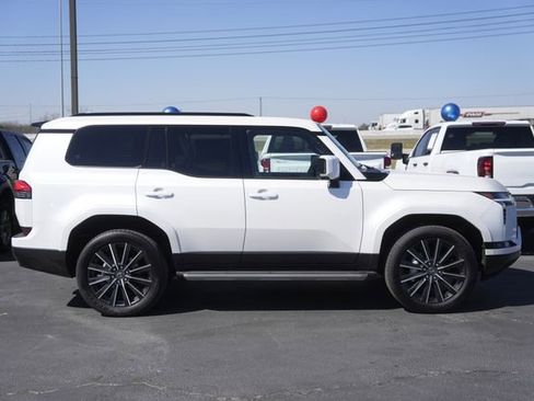 Used 2025 Lexus GX 550 550 Luxury w/ Cold Area Package image 5