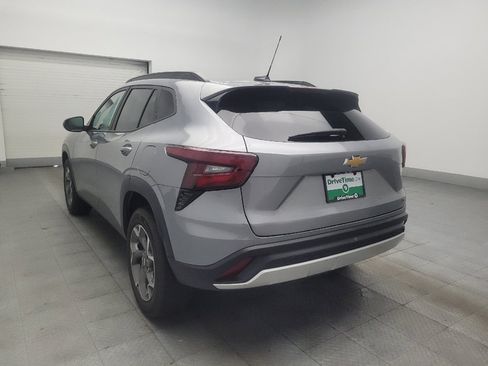 Used 2025 Chevrolet Trax LT FWD image 5
